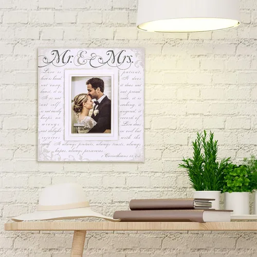 Miniatura 4 de Malden International Designs Serigrafiado Corinthians Verse Mr & Mrs - Marco de fotos de madera, 5 x 7 pulgadas, color blanco roto