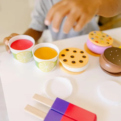 Miniatura 7 de Melissa & Doug Juego de helado de madera Frozen Treats (24 piezas) – Comida de juego y accesorios para niños pequeños y niños mayores de 3 años