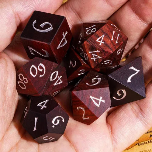 Miniatura 3 de Juego de dados D&D de sándalo rojo, dados poliédricos de madera natural con caja de lata de metal para juegos de rol y juegos de mesa