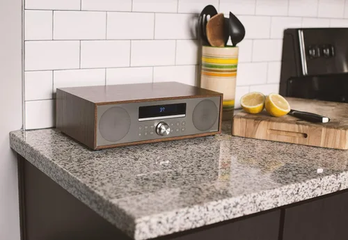 Miniatura 2 de Crosley CR3501A-WA Fleetwood Bluetooth FM Radio despertador y reproductor de CD, Nogal