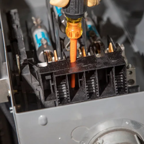 Miniatura 3 de Klein Tools 33734INS - Juego de destornilladores aislados de punta delgada de 1000 V, fabricado en EE. UU., Phillips, gabinete, punta delgada