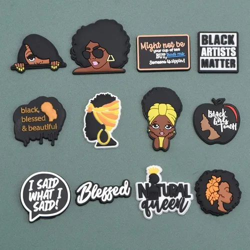 Miniatura 5 de UNN Dijes de zapatos negros para decoración de zuecos, para niños, niñas, adultos, mujeres, regalos de cumpleaños, suministros de fiesta