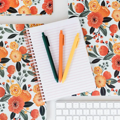 Miniatura 8 de Steel Mill & Co - Cuaderno de espiral mini lindo, 8.25" x 6.25", diario con tapa dura y 160 páginas forradas, diseño floral naranja Anaranjado floral