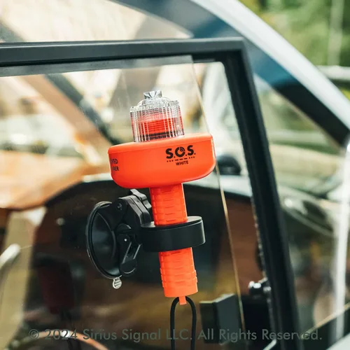 Miniatura 7 de Sirius Signal C-1003 SOS - Señal de socorro LED, reemplazo electrónico de llamarada, aprobado por USCG, incluye bandera diurna y silbato Señal SOS