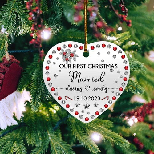 Miniatura 2 de Adornos personalizados de corazón para la primera Navidad, regalos para pareja de recién casados 2025, adorno de nuestra primera Navidad casado