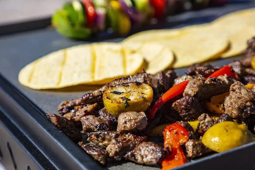 Miniatura 4 de Country Smokers Parrilla de gas portátil de 2 quemadores con cubierta adicional Parrilla plana de propano presazonado para exteriores