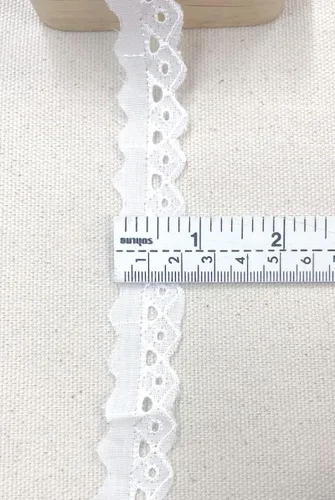 Miniatura 3 de AMORNPHAN 15 yardas de ancho 0.75 pulgadas de ancho con ojales de algodón blanco con ribete de encaje, tela bordada floral, mantel, mantas