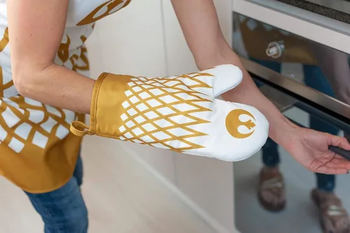 Miniatura 5 de Seven20 Juego de delantal y guantes de horno oficiales de Star Wars Rebel blanco/dorado, accesorio de utensilios de cocina blancos, artículos