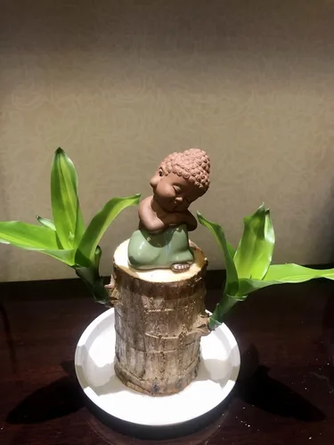 Miniatura 6 de Kingzhuo Pequeña estatua de Buda de cerámica, figura de rulai pacífica, creativas manualidades de bebé, adornos de muñecas, regalo, clásico