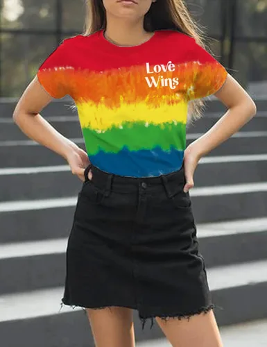 Miniatura 5 de Camiseta de manga corta con texto en inglés "Be You" para mujer, con estampado de arcoíris y texto en inglés "Love Wins