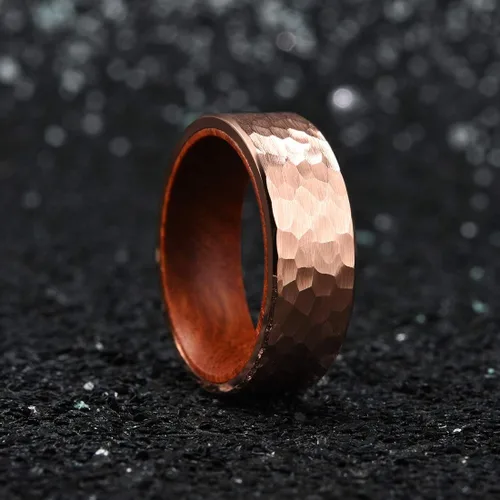 Miniatura 2 de King Will Anillo de carburo de tungsteno negro oro rosa plata oro de 0.315in con agujero interior incrustado de madera martillada, textura plana