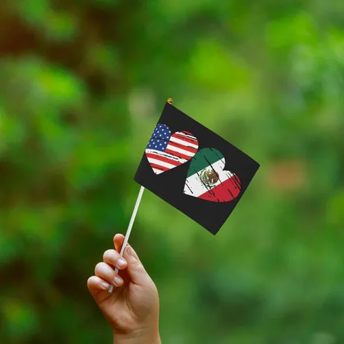 Miniatura 8 de Bandera de México de Estados Unidos, bandera de mano con corazón, tamaño único, tamaño pequeño, mini banderas en palo, decoraciones de fiesta