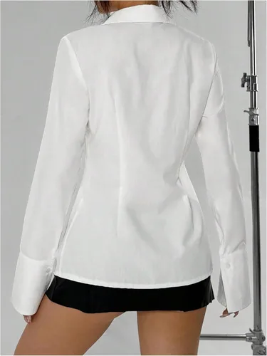 Miniatura 3 de GORGLITTER Blusa ajustada con botones para mujer, manga acampanada, para oficina, trabajo, cintura ceñida