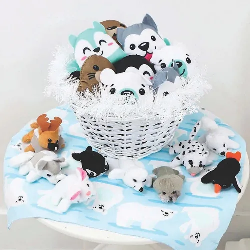 Miniatura 2 de Fun Express Mini Arctic Friends - Surtido de animales de peluche, lindos animales árticos, incluyendo lobos, focas, pingüinos, osos polares y más