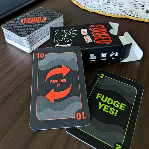 Miniatura 5 de Fudged: un juego de cartas divertido y estratégico para adultos y familias Imprescindible para fiestas y noches de juegos Juego de cartas