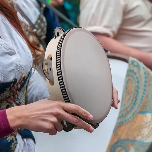 Miniatura 5 de Panderetas para adultos, tamborina de madera de 7 pulgadas con melancías de metal de abedul, instrumentos musicales de percusión de una sola fila