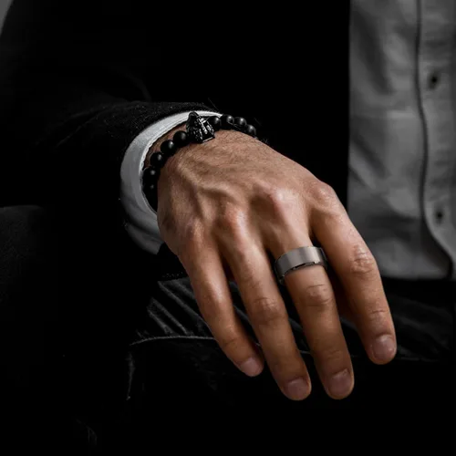 Miniatura 127 de King Will Anillo de boda de tungsteno para hombre, disponible en 15/64 a 25/64 de pulgada (6 a 10 mm), negro/plata, acabado mate, borde pulido