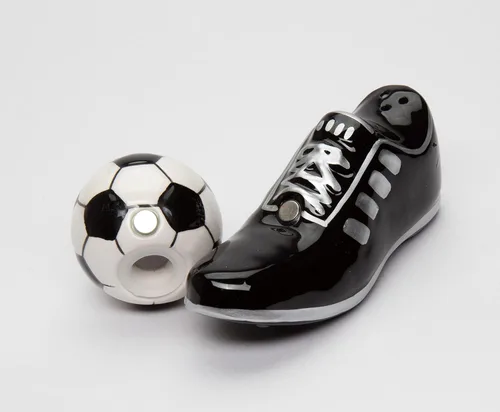 Miniatura 4 de CG - Zapatos de fútbol magnéticos con salero y pimentero, negro, 4 1/2 pulgadas x 1 3/4 pulgadas x 3 pulgadas de alto (SS-CG-10466)