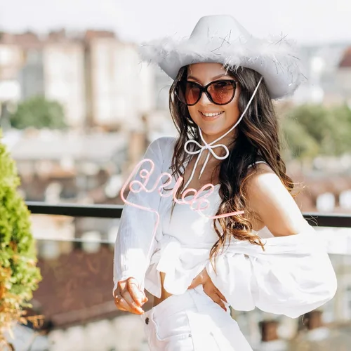 Miniatura 2 de Zodaca Sombrero de vaquero blanco para hombres y mujeres con plumas, sombrero de vaquera esponjoso de fieltro occidental para disfraz de Halloween