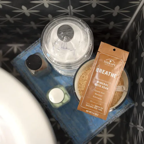 Miniatura 5 de Village Naturals Therapy Breathe - Remojo concentrado de baño mineral, menta limón, 2 onzas, paquete de 12