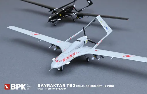 Miniatura 7 de BPK 7230-1/72 - Bayraktar TB2 Dual Combo Set Escala Modelo Kit