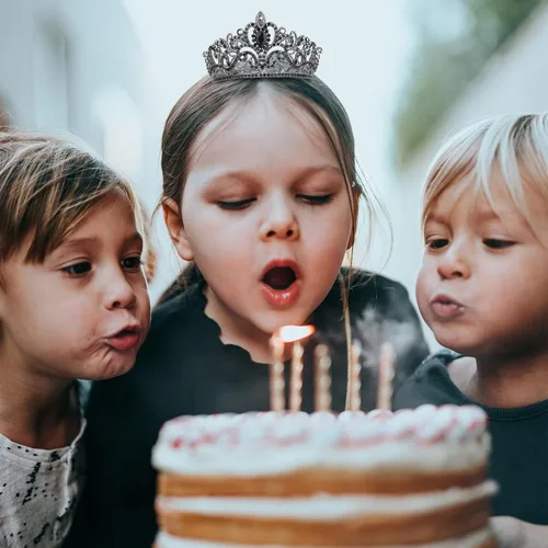 Miniatura 4 de CIEHER Corona pequeña negra para niñas, tiara de princesa, decoración de pastel de cumpleaños