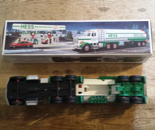 Miniatura 2 de Camión cisterna de juguete coleccionable Hess 1990
