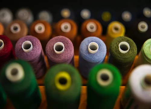 Miniatura 4 de Kits de hilos para máquina de coser, hilo de coser de poliéster de 36 colores, 400 yardas por carrete para coser a mano, viajes y bricolaje.