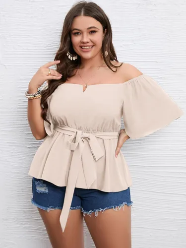 Miniatura 4 de SCOMCHIC Blusa peplum con hombros descubiertos para mujer, talla grande, media manga acampanada, cintura con lazo en la cintura, dobladillo