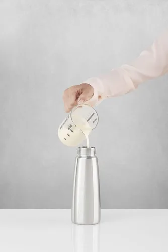 Miniatura 5 de iSi North America Easy Whip Plus (1 pinta) - Batidor de crema con botella de acero inoxidable, fácil de usar para aderezos con sabor casero