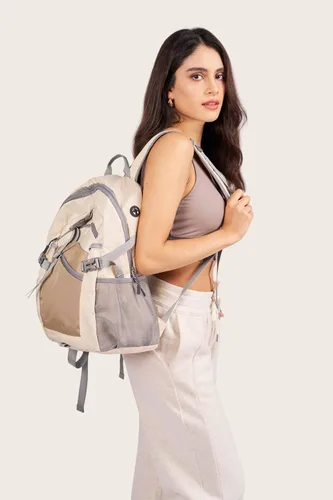 Miniatura 9 de Mochila de senderismo para mujeres y hombres de 20 litros con bolsillo extraíble para teléfono, mochila de viaje ligera pequeña mochila de Beige