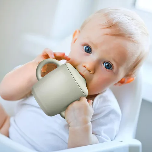 Miniatura 5 de Vasos de silicona antiderrames de 8 onzas para niños pequeños y bebés, aptos para lavavajillas y microondas, paquete de 2 (rosa/gris)