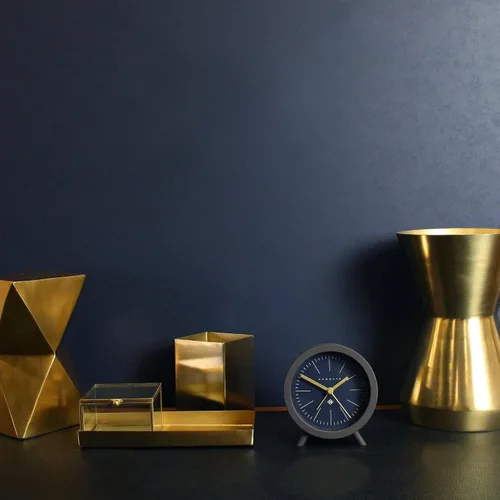 Miniatura 2 de NEWGATE Reloj despertador Fred Diseño moderno de barril Marrón chocolate y azul Ideal para mesita de noche, escritorio o estante Moderno