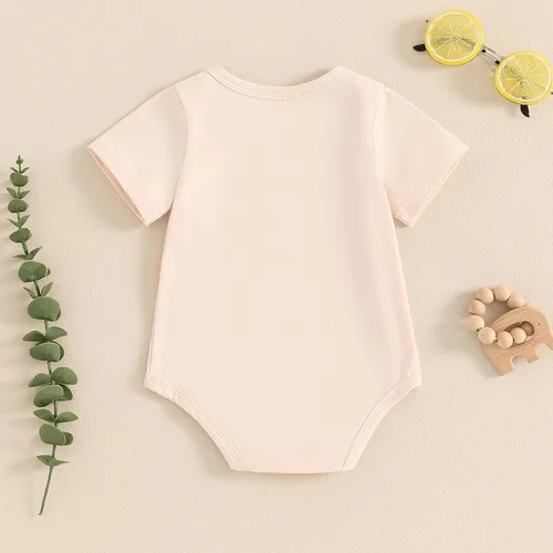 Miniatura 75 de Pañalero para bebé recién nacido, con frase en inglés “Got my mind on my momy”, color gris y blanco, talla 0-18M