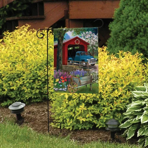 Miniatura 2 de Briarwood Lane - Bandera para el jardín de primavera con el puente en flor