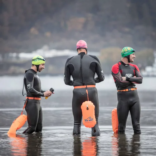Miniatura 6 de Burbuja de Natación New Wave para Nadadores de Aguas Abiertas y Triatletas - Sé Brillante, Sé Visto y Sé Más Seguro con New Wave Mientras Nadas al