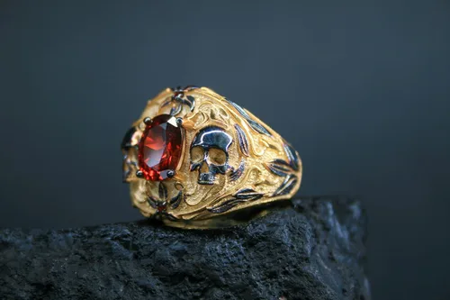 Miniatura 5 de Gilded Skull Ring with Red Zircon Stone - Unique 925 Silver Craftsmanship