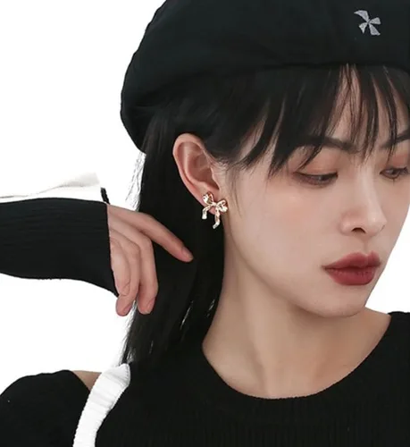 Miniatura 5 de Aretes de aro pequeños y ligeros con lazo de oro de 14 quilates para mujeres y niñas