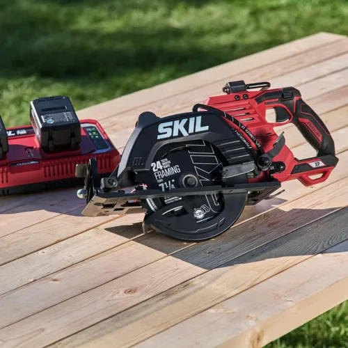 Miniatura 9 de SKIL 2x20V PWR CORE 20 Kit de sierra circular sin escobillas de 7-1/4 pulgadas con mango trasero incluye dos baterías de 5.0Ah y cargador de salto