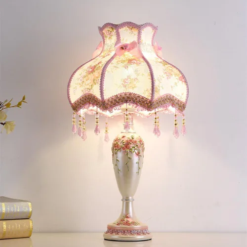Lámpara de Estilo Victoriano Rosa Lámpara de Mesa Pastoral Romántica Europea Lámpara de Pie Pastoral Forma de Vaso 1 Cabeza Flor de Tela con Bordes