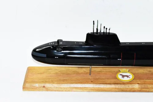 Miniatura 5 de HMS Astute (S119) Modelo submarino, Marina, 20 pulgadas, modelo a escala, caoba, clase astuta