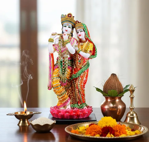eSplanade Radha Krishna Kishan de pie en una escultura de ídolo de Lotus Murti, resina, 16 pulgadas