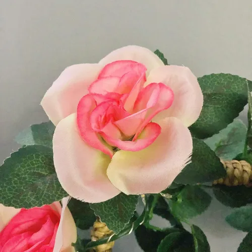 Miniatura 8 de Guirnalda de luces artificiales de vid de rosas de 7.5 pies, funciona con pilas, guirnalda de rosas para San Valentín, boda, dormitorio, fiesta