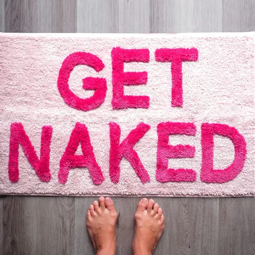 Evovee Alfombra de baño de 20 x 31.5 pulgadas, divertida y bonita, alfombra de baño con texto "Get Naked", divertida decoración de baño, divertida y