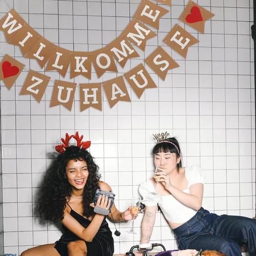 Miniatura 7 de Amosfun Banner de bienvenida a casa con letra alemana WILLKOMMEN ZUHAUSE - Guirnalda de banderines rústica para reuniones familiares, accesorios