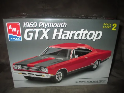 #6111 AMT 1969 Plymouth GTX Hardtop 1/25 Escala Kit de modelo de plástico, necesita montaje por AMT Ertl
