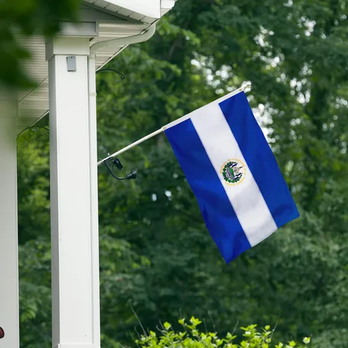 Miniatura 6 de XIFAN Bandera de El Salvador prémium de 3 x 5 pies para exteriores, bandera de país salvadoreño de nailon 210D de doble cara resistente, decoración