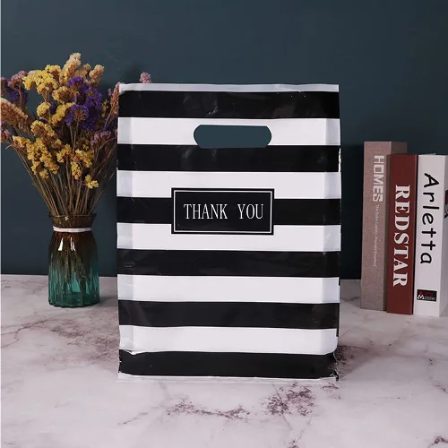 Miniatura 6 de 100 bolsas grandes de plástico troqueladas con asa de 16 x 18 pulgadas, diseño de rayas blancas y negras, para compras, boutiques, fiestas, 100