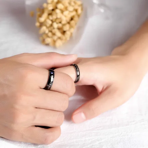 Miniatura 4 de Conjunto de 2 anillos negros de acero inoxidable para parejas, de compromiso, de boda, frase en inglés His Queen y Her King