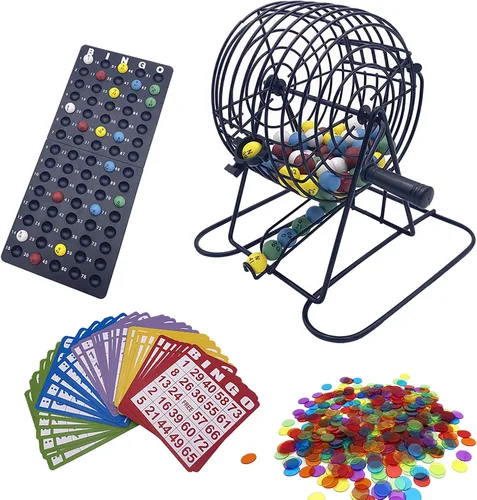 JUNWRROW Juego de bingo deluxe de 6 pulgadas con jaula de metal, tablero maestro, 75 bolas de colores, 50 tarjetas de bingo, 500 fichas mixtas de 6